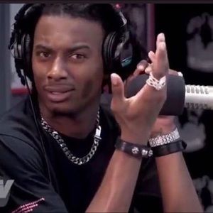 Meet your Posher, Dee